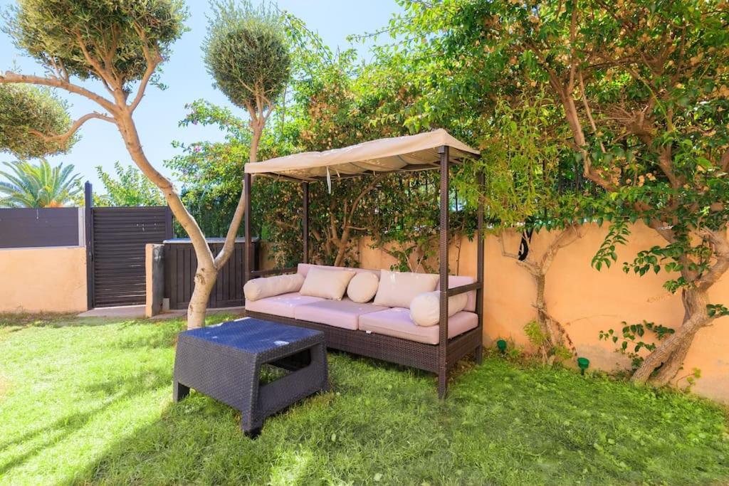 Adosado Con Jardin En Los Xalets De سالو المظهر الخارجي الصورة