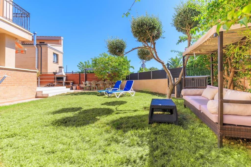 Adosado Con Jardin En Los Xalets De سالو المظهر الخارجي الصورة